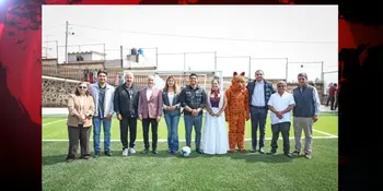 Omar Muñoz entrega cancha de pasto sintético en San Lorenzo Almecatla 